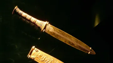 Зброя із космосу: чому кинджал Тутанхамона виготовлений із металу, якого немає на Землі