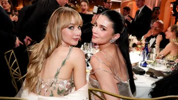 Найяскравіші образи на «‎Золотий глобус 2026»: «‎голі» сукні Лопес, Лоуренс і зірка «‎Венсдей» у списку