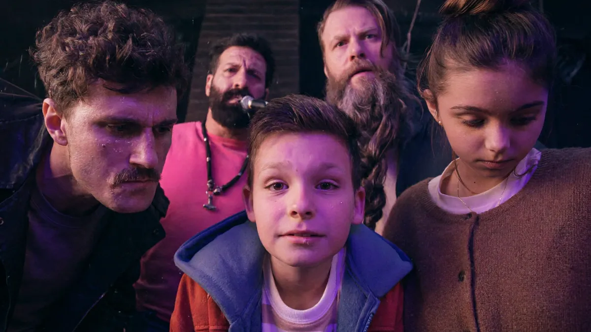 «Хрещатик 48/2»: вийшов трейлер української сімейної комедії‑фентезі з Наталкою Денисенко та родиною Решетників