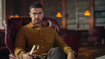 Гай Річі та Netflix анонсують продовження серіалу «Джентльмени»: в мережі показали фото зі зйомок шоу