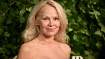 Памела Андерсон випускає закрутки маринованих огірків: відомий рецепт та вартість однієї банки