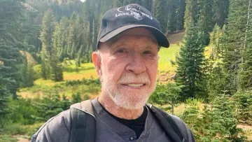 «Стільки чудових спогадів»: легендарний Чак Норріс у 85 років підкорив гірську вершину