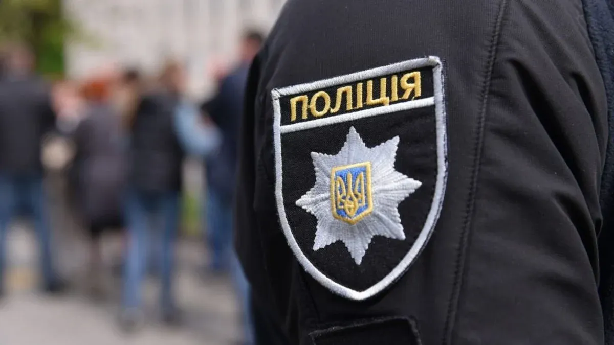 Кривава атака в Одесі: чоловік з ножами накинувся на поліцейських на Куликовому полі