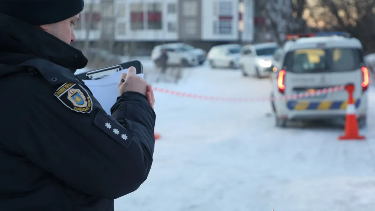 Кинув вибухівку в ТЦК і поліціянтів: в Черкасах 55-річному чоловіку загрожує довічне – деталі інциденту