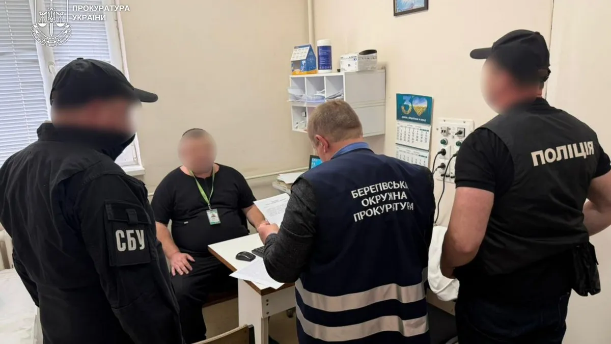Фіктивна сечокам'яна хвороба: на Закарпатті викрили уролога, що продавав видалені камені для відстрочки