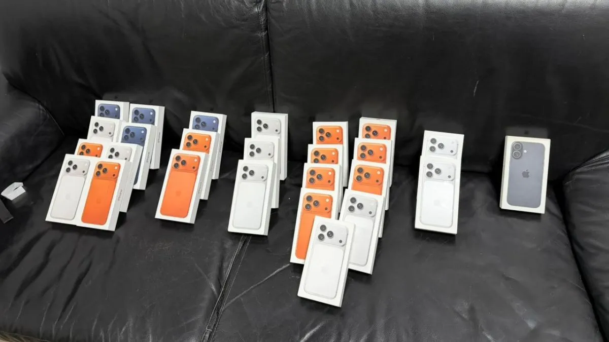 Задекларував  100 кг секондхенду, а віз Iphone: на кордоні спіймали чергового контрабандиста «яблук»