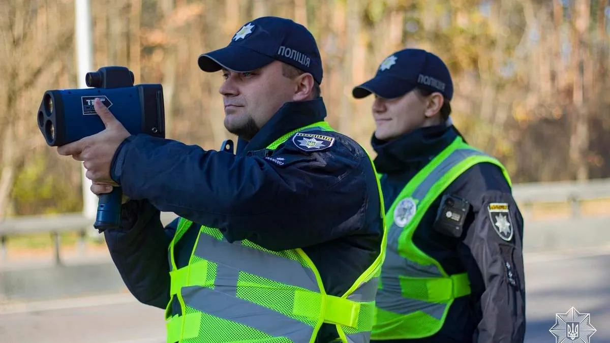 Поліціянти з Чернігівщини пограбували порушника ПДР і тепер їх судитимуть за грабіж: який термін світить копам