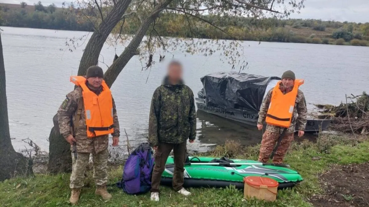 На Вінниччині спіймали ухилянта, який форсував Тису, але не вплав: як хотів потрапити до Європи молодик