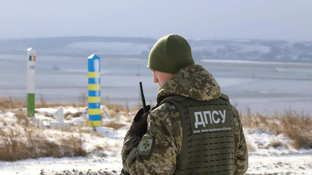 Ухилянт втік до Польщі, поки прикордонник справляв природні потреби: як і чи покарали його за халатність