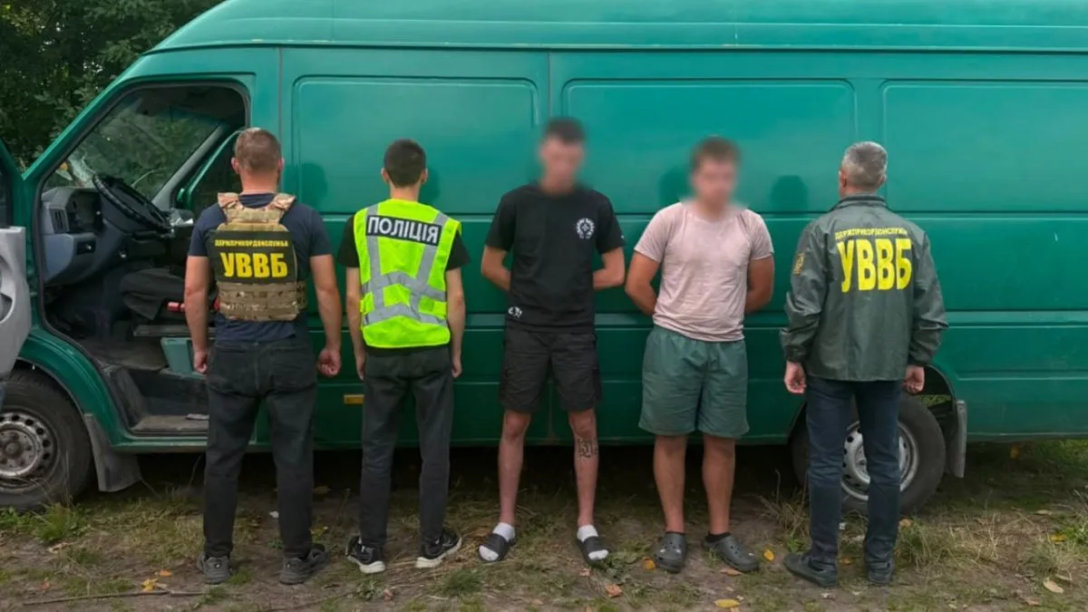 До Європи у коробках з-під бананів: на Вінниччині прикордонники спіймали молодиків, які перевозили «ухилянта»