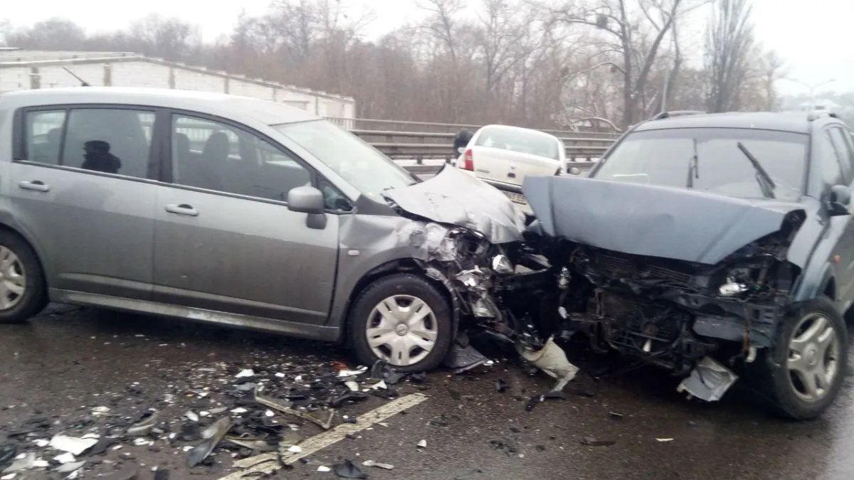 Масштабна автотроща в Івано-Франківську: ухилянт тікаючи від поліціянтів пошкодив 5 автомобілів – чи є жертви
