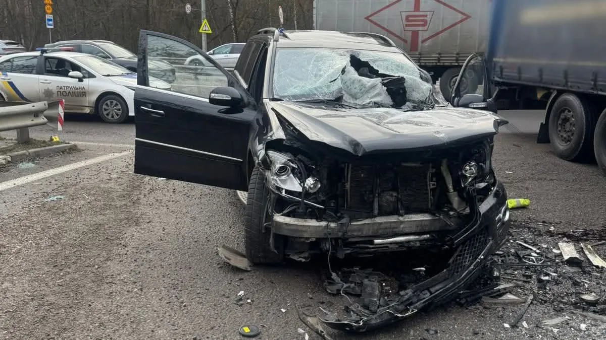 Смертельний розворот у Києві: дії водія фури призвели до загибелі підлітка