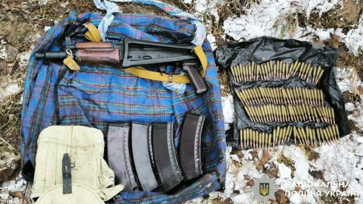У Чернігові в'язень торгував зброєю не виходячи з-за ґрат: як працювала схема і що загрожує злодію