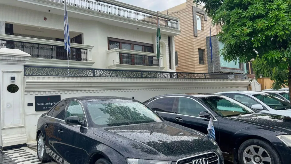 Посол вигаданих країн: в Індії заарештували шахрая, який дев'ять років прикидався дипломатом — що відомо