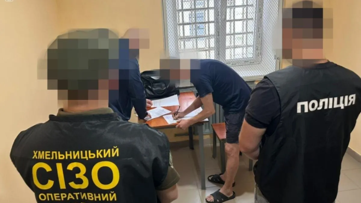 Передавали в'язням овочі, але не для салату: на Хмельниччині викрили канал постачання наркотиків до СІЗО