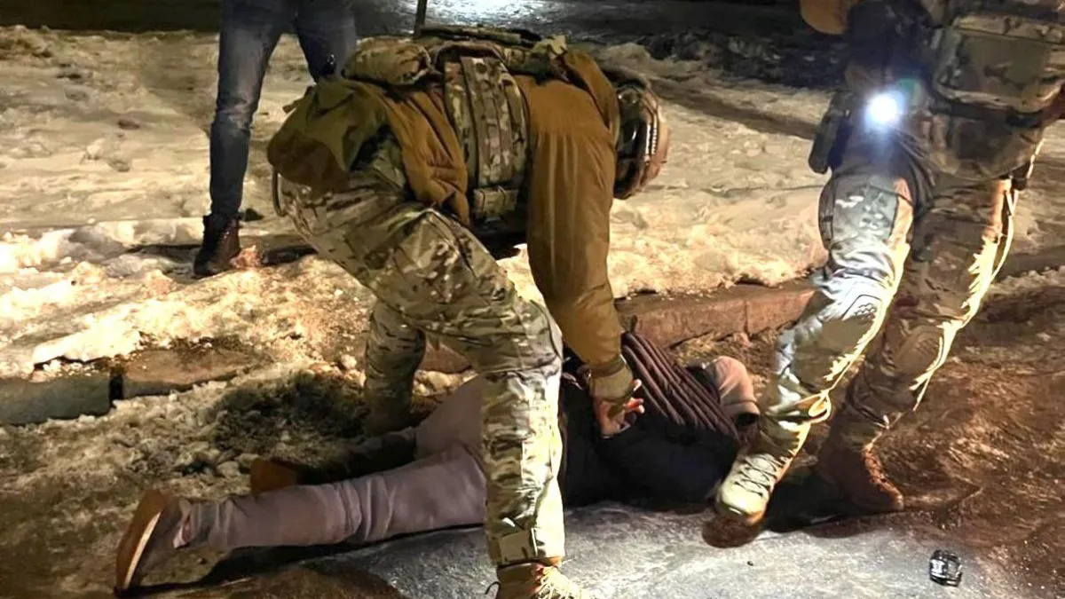 Автомат, гранати та навіть протитанковий гранатомет: на Закарпатті затримали торговців зброєю – що їм загрожує