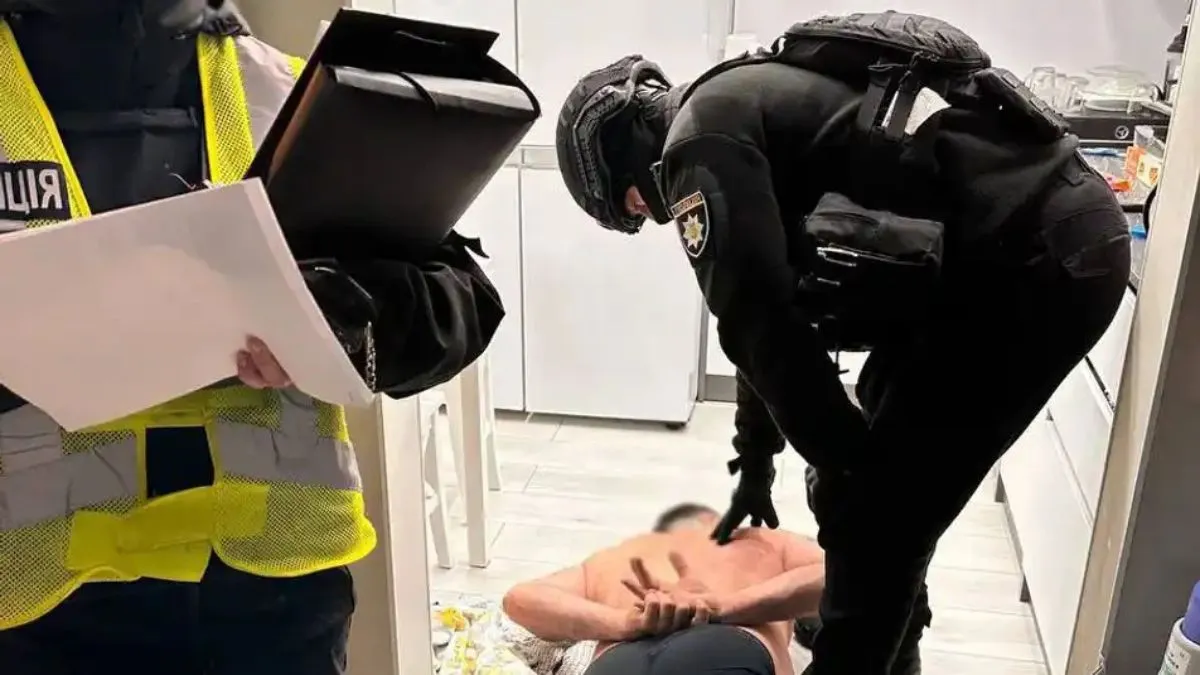 Двоє чоловіків отримали вогнепальні поранення у Києві: хто цілив по перехожих та чи спіймали стрільця