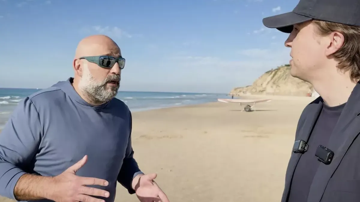  «Мене зробили крайнім»: Міндіч дав інтервʼю на пляжі в Ізраїлі