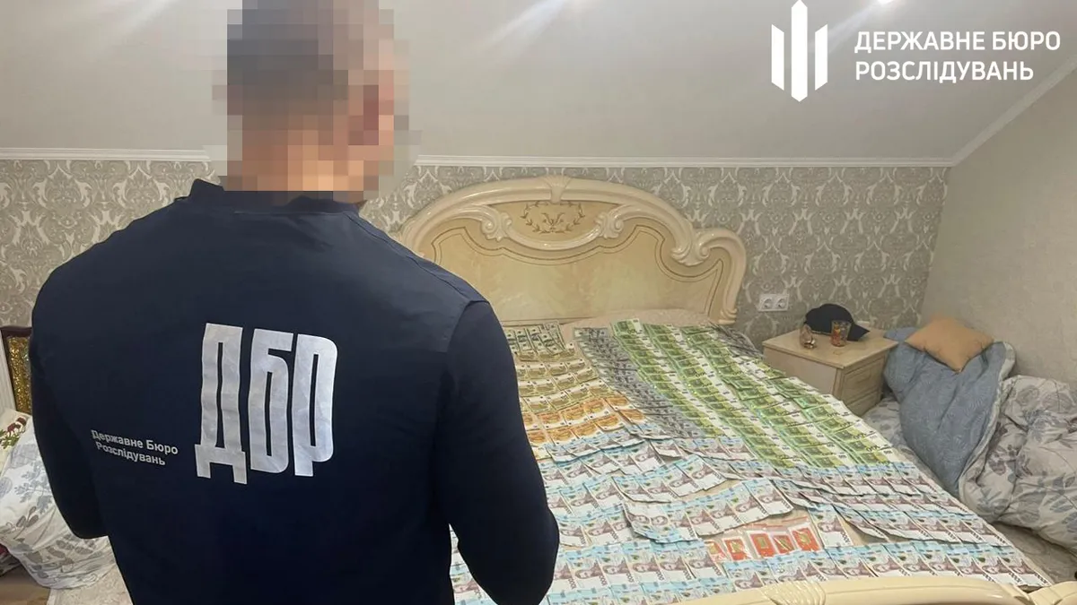 Працівник ТЦК допомагав мобілізованим тікати з установи: їхні родичі приносили йому останні гроші