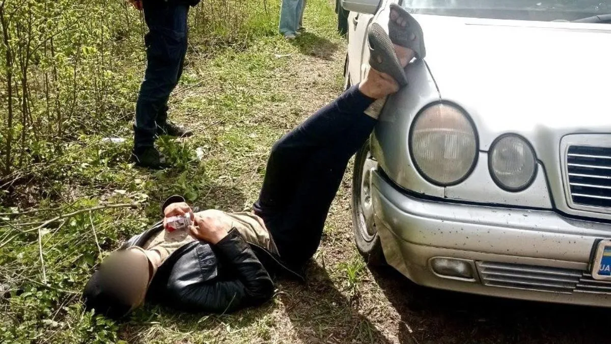 На Волині спіймали свідомого наркомана: молодик сам зізнався поліціянтам, що покурив трави та був під кайфом