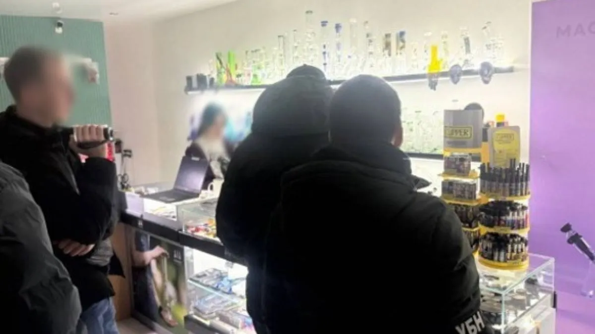 Цукерки, шоколадки та цигарки з дурманом: у середмісті Львова в магазині відкрито торгували наркотиками