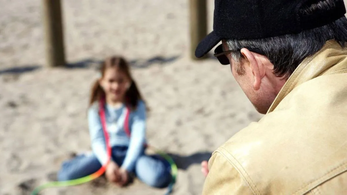 Замість навчати малювати, змушував дивитися порно: у Сумах засудили художника, що розбещував семирічну дитину