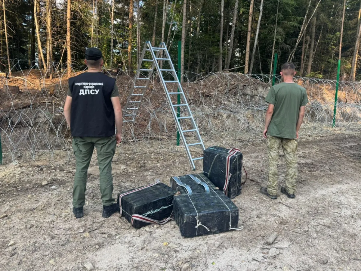 Прикордонники та крам контрабандистів. Фото: Західне регіональне управління Держприкордонслужби України-Західний кордон