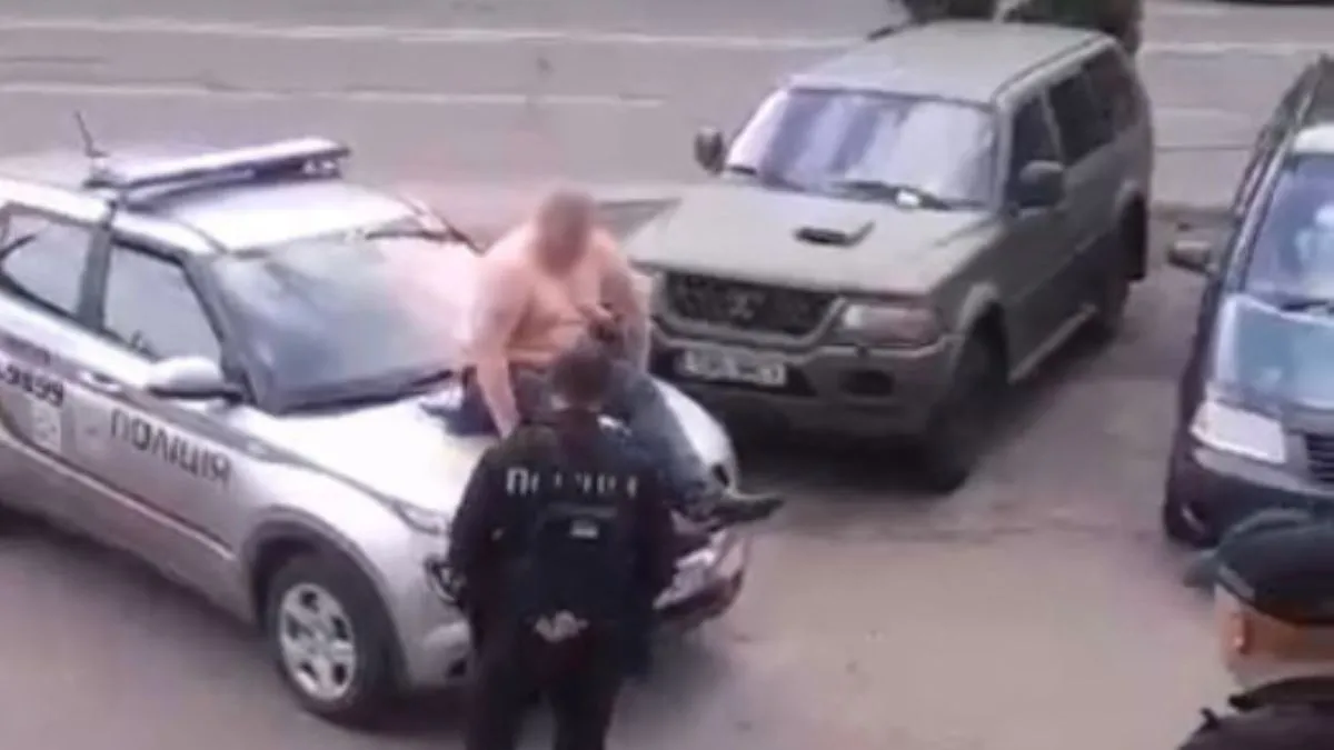 Двоє молодиків з Рівненщини хотіли влаштувати фотосесію на капоті авто поліціянтів: як покарали хуліганів
