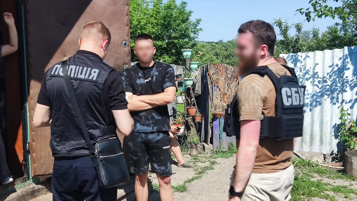 Поліцейські затримали групу осіб, які продавали документи з «Резерв+»: скільки коштувала така послуга