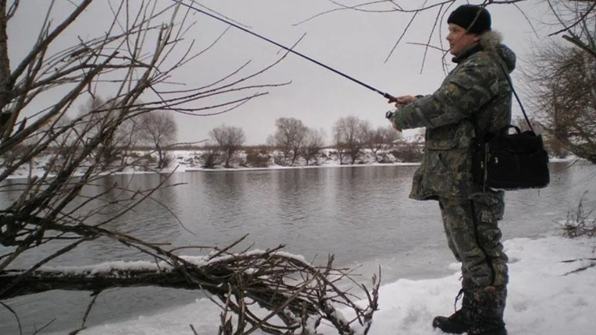 Чоловік з Дніпропетровщини «спіймав» ракету та катався з нею в електричці: подробиці небезпечної «риболовлі»