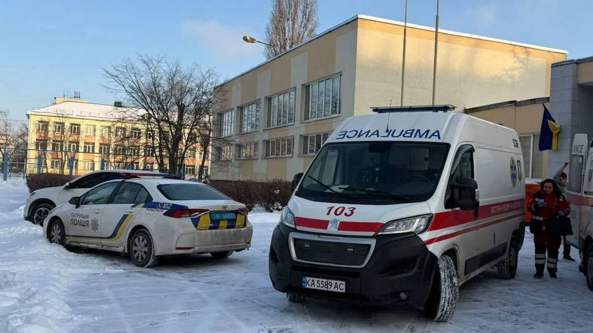 Напав на вчительку і однокласника з ножем: подробиці моторошної події в одній із шкіл Києва