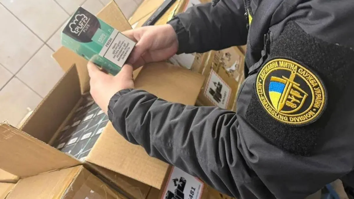Мали намір накурити пів країни: на кордоні з Румунією митники виявили контрабанду вейпів вартістю на 5 млн