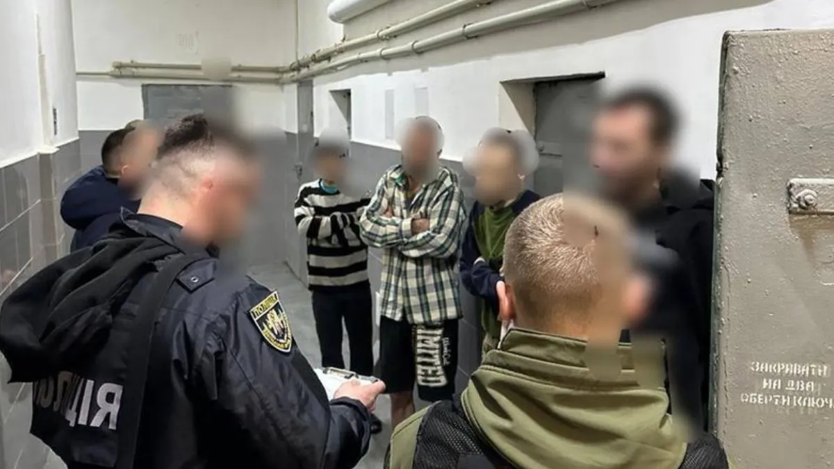 Ховав у продуктах, підошвах та ліках: в Івано-Франківську викрито чоловіка, який доправляв наркотики до СІЗО