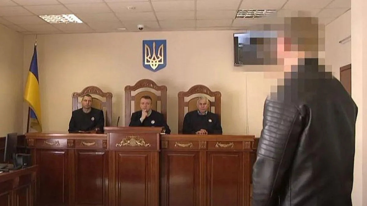 У Харкові судили чоловіка, який сів голими сідницями на обличчя знайомої: яке покарання отримав бешкетник