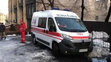 Лежала посеред вулиці: в одному зі спальних районів Києва виявили бездиханне тіло жінки – чи вбивство це