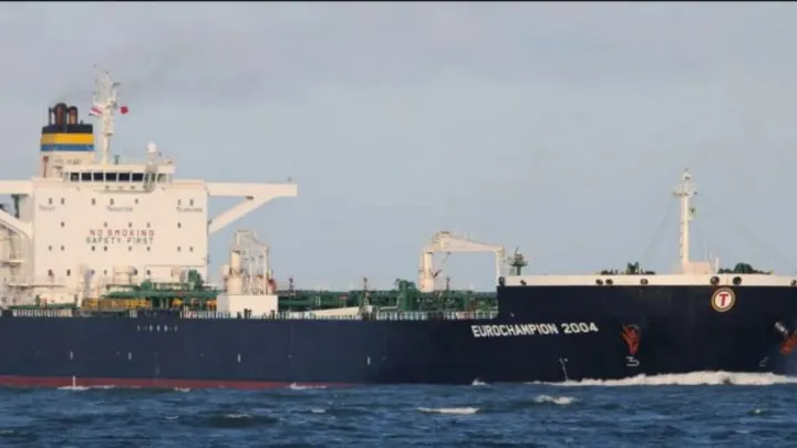 Дрони СБУ вдарили по «тіньовому» танкеру РФ: що відомо про останню операцію у Чорному морі