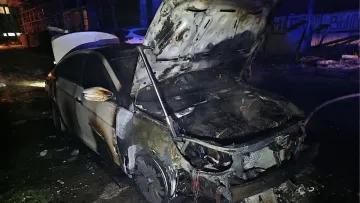 Замість серця палало авто: поліція Дніпра затримала палія, який вирішив помститися супернику