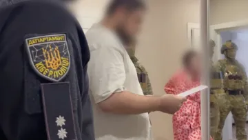 Понад вісім мільйонів збитків: правоохоронці викрили київський call-центр, який обманював іноземців