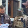 Посадовець МЗС продавав українські паспорти росіянам, його викрила СБУ: що тепер загрожує горе-дільцю