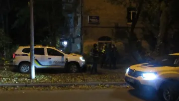 Напали з ножем і викруткою: у столиці пограбували пораненого військового, який перебував на реабілітації