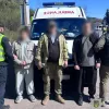 За кордон у кареті швидкої допомоги: на Закарпатті затримали групу чоловіків, замаскованих під медевакуацію