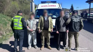 За кордон у кареті швидкої допомоги: на Закарпатті затримали групу чоловіків, замаскованих під медевакуацію