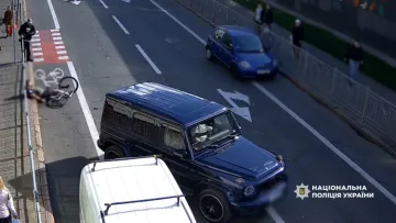 У Києві водій елітного авто жорстоко побив велосипедиста — відео моменту: що загрожує нападнику