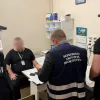 Фіктивна сечокам'яна хвороба: на Закарпатті викрили уролога, що продавав видалені камені для відстрочки