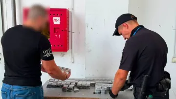 Контрабанда через кордон: двоє чоловіків намагалися вивезти сигарети у баках автомобілів