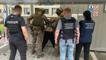 Хотів заробити 25 тисяч доларів, продавши немовля: на Закарпатті засудили чоловіка, який працював в інтернаті