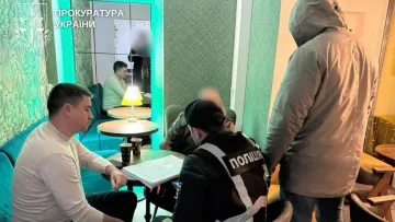 Київські шахраї «продали» американському добровольцю фейкову лазерну зброю проти дронів: деталі зухвалої афери