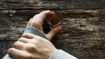 Підпалила свого сина через алкоголь: на Київщині засудили матір, яка вчинила жорстоку помсту