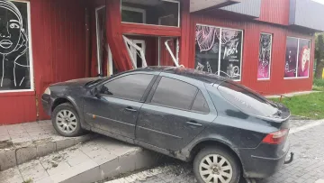 У Хмельницькій області водій протаранив магазин: у Нацполіції розповіли про ступінь його сп'яніння