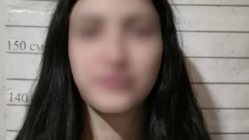 Слухала російські пісні й матюкалась: на Дніпропетровщині покарали дівчину, яка вдавала з себе поліціянтку